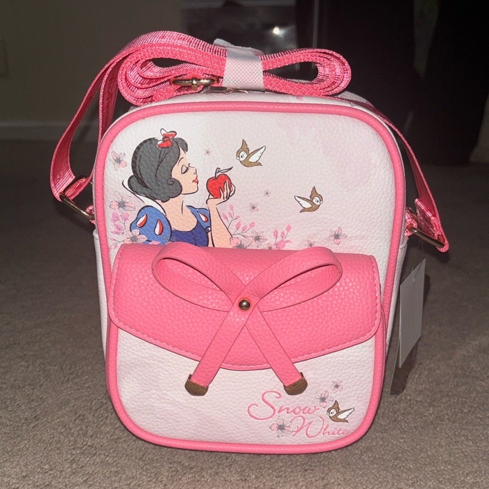 Disney Snow White Luxe 8" Crossbody Bag